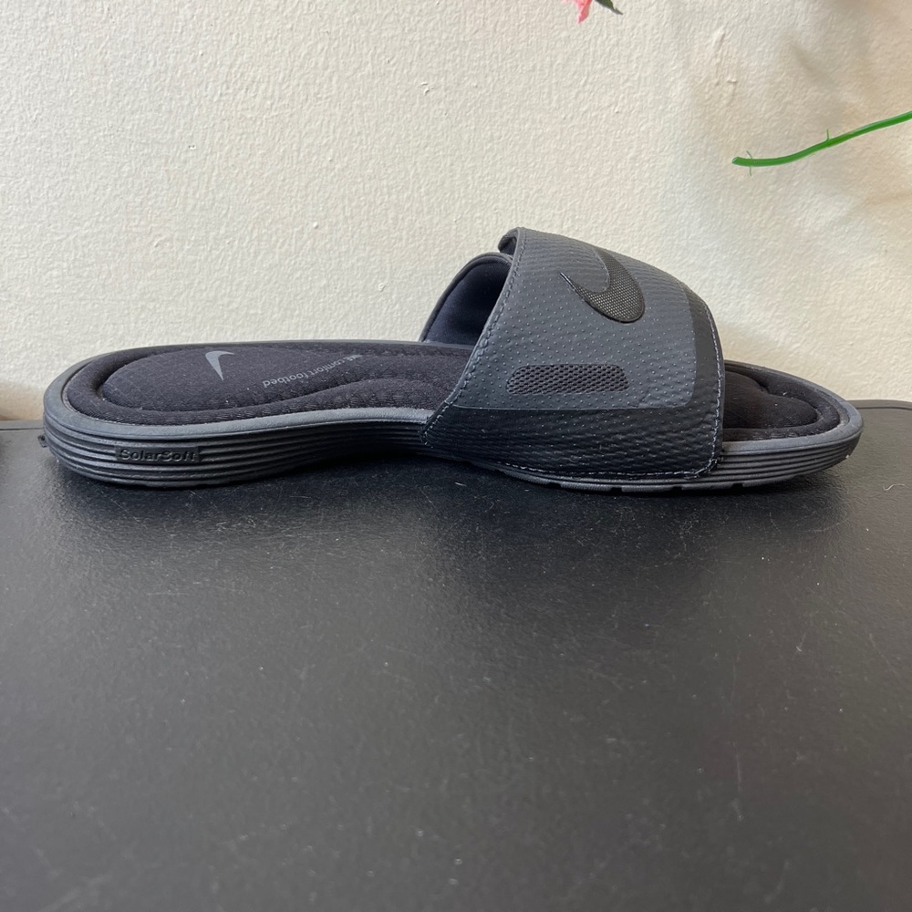 ๐น Nike Solarsoft Comfort Mens Size 11 US Black Slip On Slides Sandal 705513-090 - Picture 5 of 13